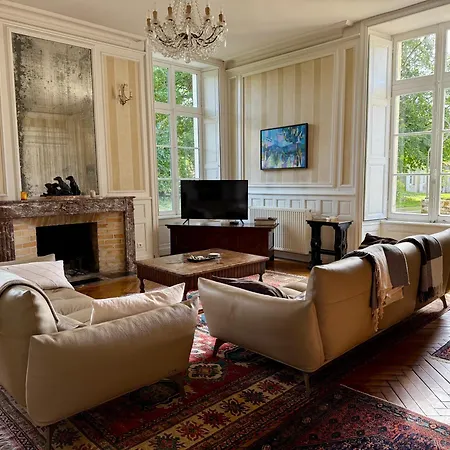 Chateau Chevreuil 펜션 *